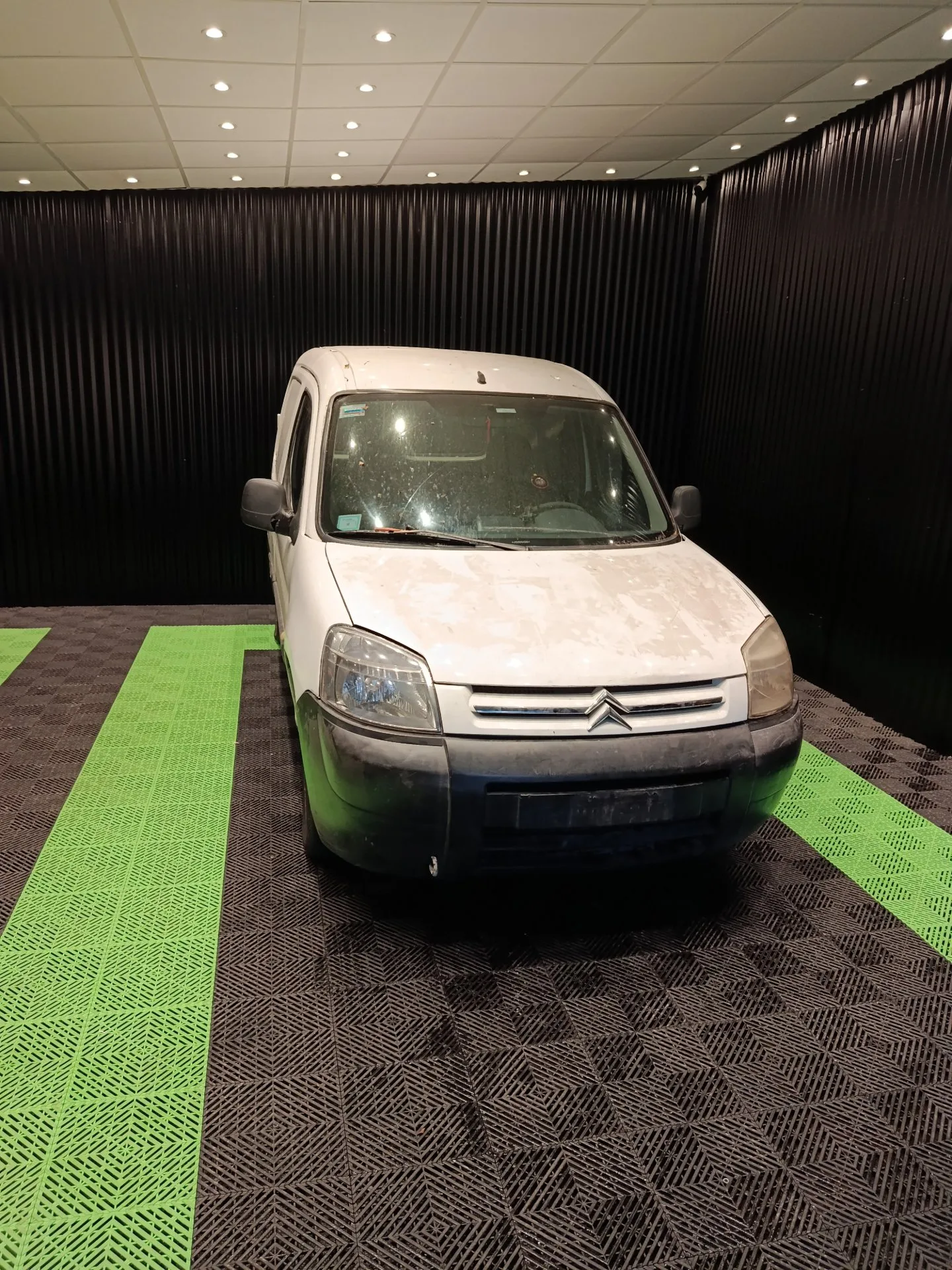 Citroën Berlingo — Tratamiento acrílico — Carrocería — Antes del trabajo en 369 Detail, Lugano