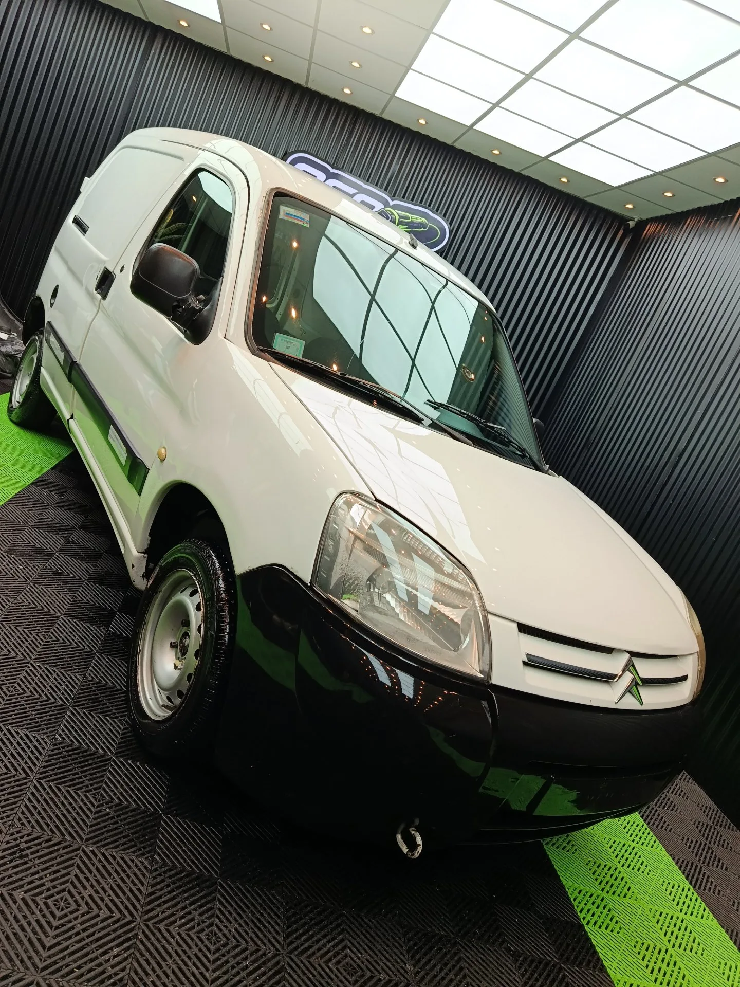 Citroën Berlingo — Tratamiento acrílico — Carrocería — Después — 369 Detail, Lugano