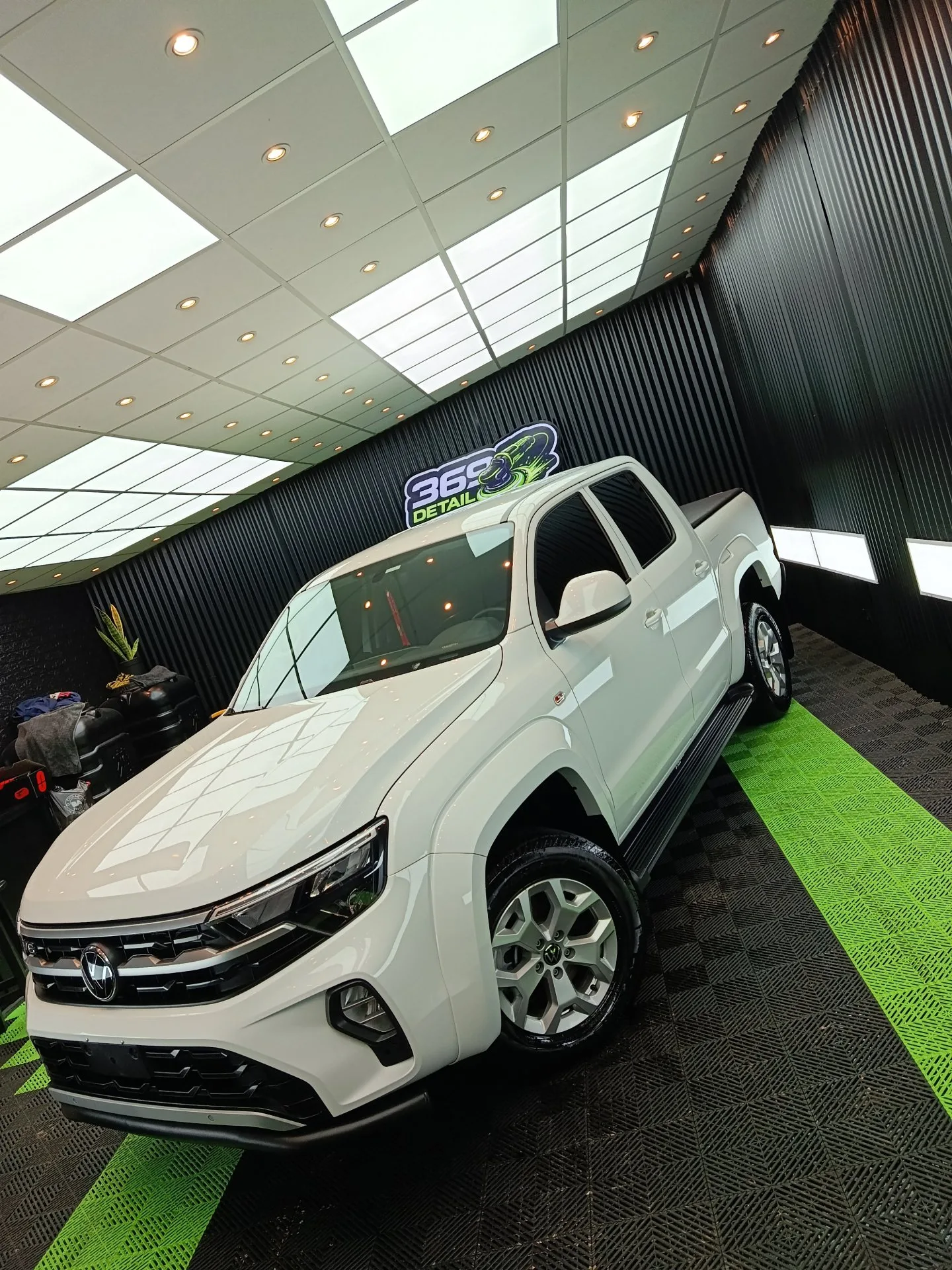 VW Amarok v6 — Lavado detallado — Carrocería — Después — 369 Detail, Lugano