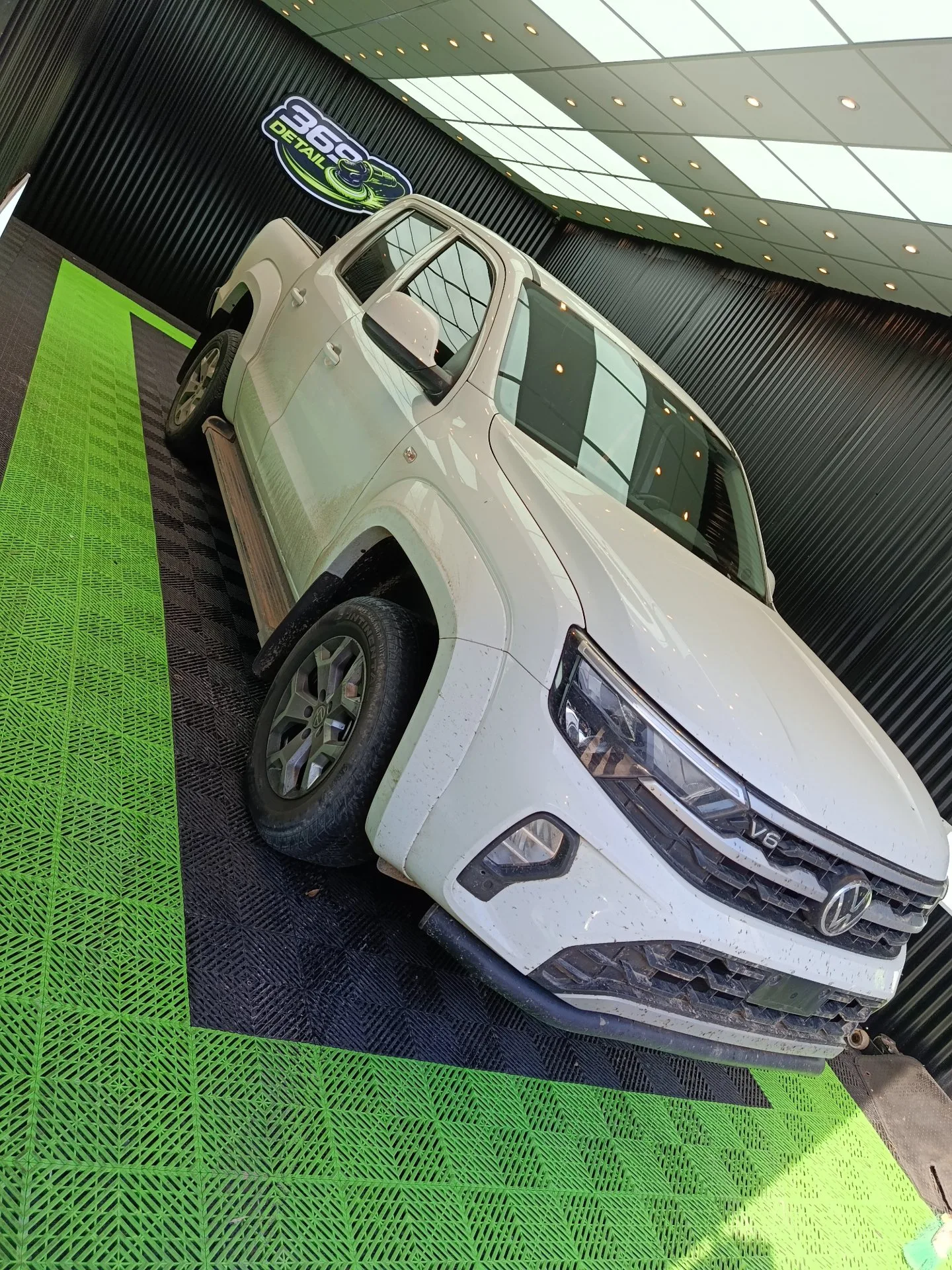 VW Amarok v6 — Lavado detallado — Carrocería — Antes del trabajo en 369 Detail, Lugano