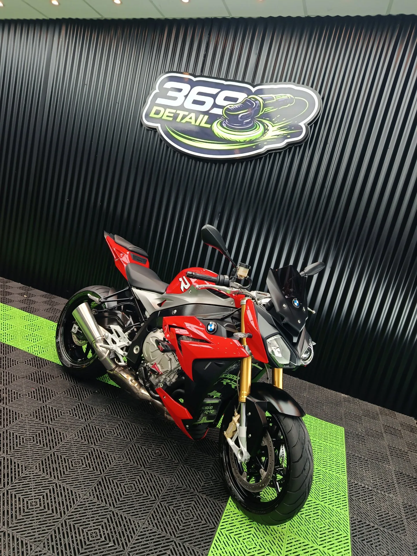 BMW S1000R — Lavado detallado — Carrocería — Después — 369 Detail, Lugano